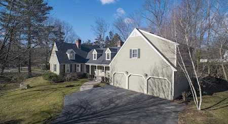 3 Acorn Circle Medfield, MA 02052