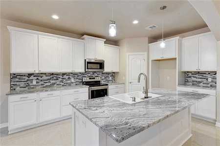 2801 Douglas Cv Lago Vista, TX 78645