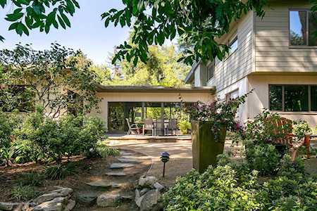 5118 Palm Drive La Canada Flintridge, CA 91011
