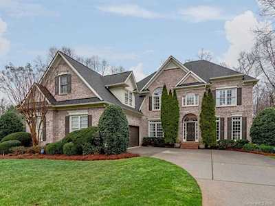11203 Creek Pointe Dr Matthews, NC 28105