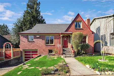 6727 Cleopatra Place NW Seattle, WA 98117