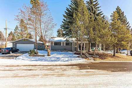 60 Silver Brook Drive NW Calgary, AB T3B 3H3