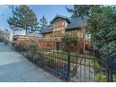 2911 SW Fairview Blvd Portland, OR 97205