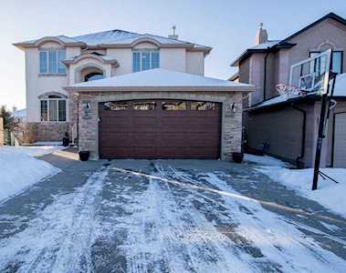 135 Sienna Park Heath SW Calgary, AB T3H 5K7