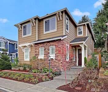 4001 W Briarcliff Lane Seattle, WA 98199