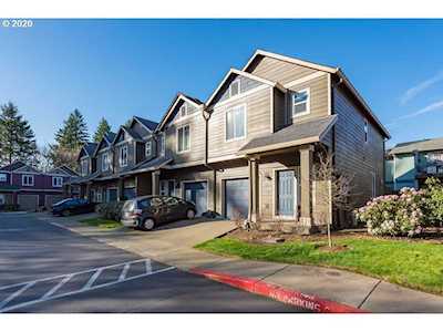 810 E 9th St #22 Newberg, OR 97132