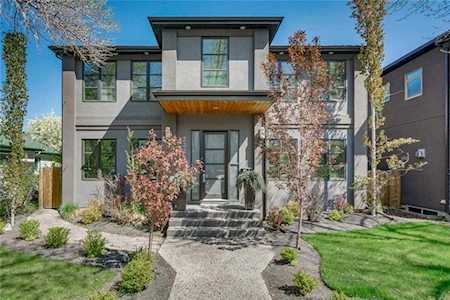 2324 3 Avenue NW Calgary, AB T2N 0K8