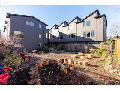 1806 SE 50th Ave Portland, OR 97215