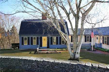 101 Sunrise DR Portsmouth, RI 02871
