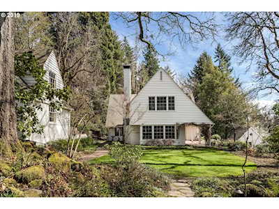 2738 SW Robins Crest Dr Portland, OR 97201
