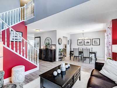 468 Woodbine Boulevard SW #2 Calgary, AB T2W 5H7