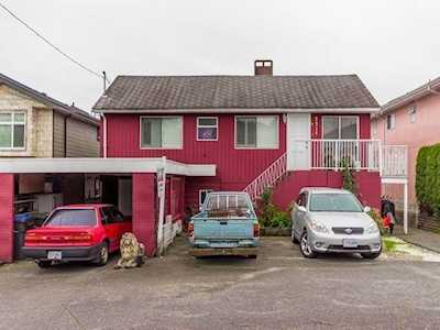 2218 Dublin Street New Westminster, BC V3M 3B1