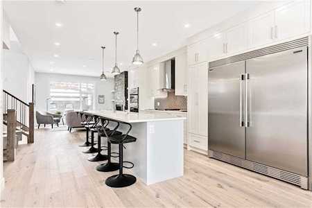 4325 13 Avenue SW Calgary, AB T3C 2A2