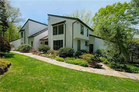 79 Old Roaring Brook Rd New Castle, NY 10549