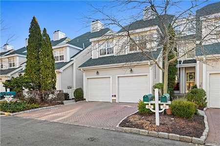 54 Lake Marie Ln Bedford, NY 10507