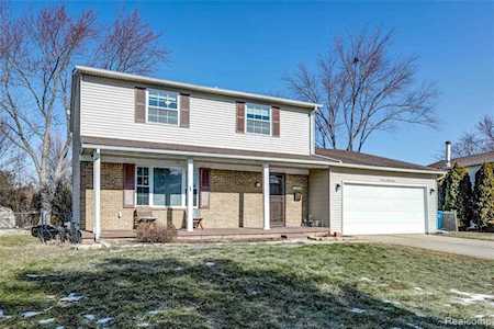 1437 Morninglow Dr Grand Blanc, MI 48439