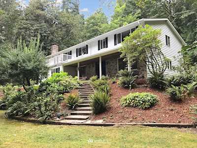18127 W Spring Lake Drive SE Renton, WA 98058