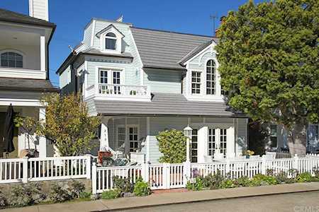 213 Diamond Avenue Newport Beach, CA 92662