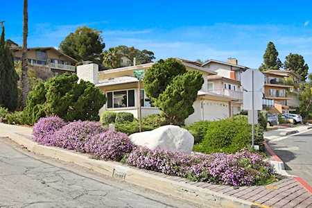 24707 Via Valmonte Torrance, CA 90505
