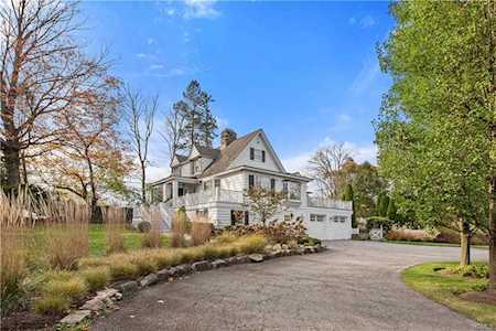 2 Upland Ln North Castle, NY 10504