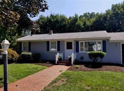 5 Quail Hollow RD Cranston, RI 02920