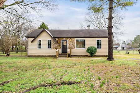 6634 Kari Dr Murfreesboro, TN 37129