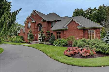 23 Fair Oaks DR Lincoln, RI 02865