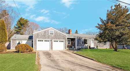 17 Pierce RD North Kingstown, RI 02874