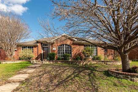 218 BALSAM GROVE Lane Desoto, TX 75115