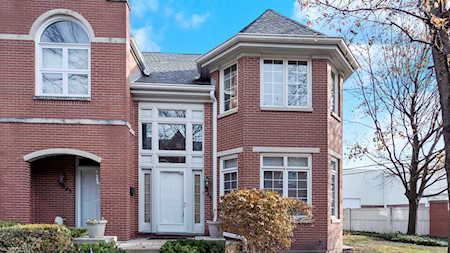 5843 N Saint Johns Ct Chicago, IL 60646