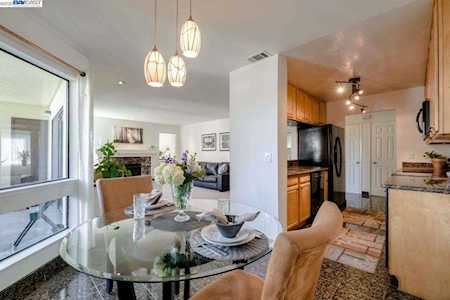 21228 Gary Dr. Apt 314 Hayward, CA 94546