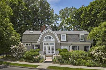 74 Holland Rd Brookline, MA 02445
