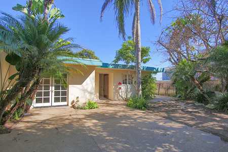 208 Salida Del Sol Santa Barbara, CA 93109