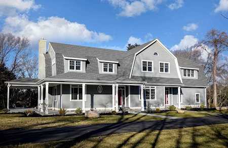 13 Hartford St Dover, MA 02030