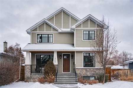 1922 44 Avenue SW Calgary, AB T2T 2N6