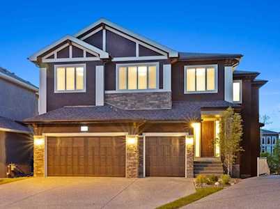32 West Grove Bay SW Calgary, AB T3H 0X6