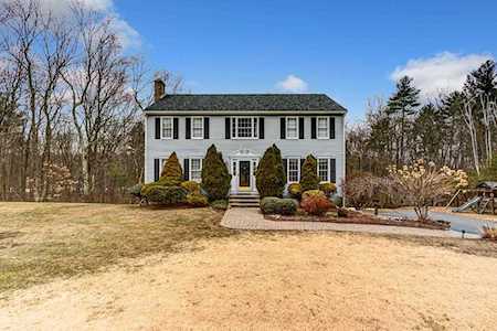 11 Appaloosa Cir Hopkinton, MA 01748