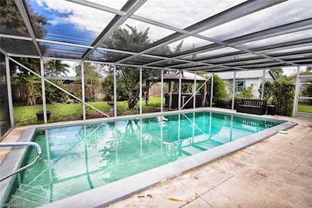 527 Keenan Ave Fort Myers, FL 33919
