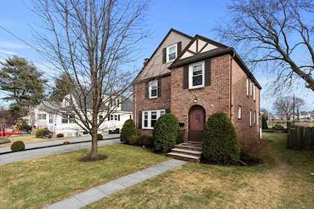 81 Mayall Rd Waltham, MA 02453