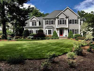 17 Berkshire Dr Franklin, MA 02038
