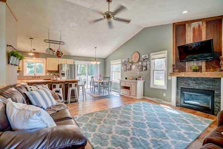 1075 N Thompson Rd Sun Prairie, WI 53590