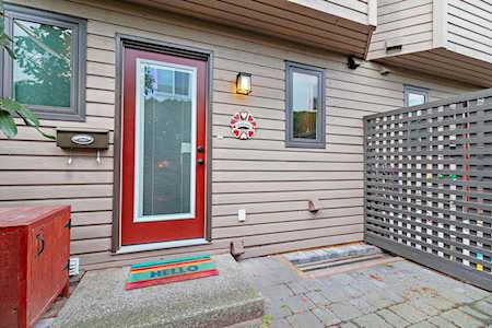 160 W 12th Street North Vancouver, BC V7M 1N3