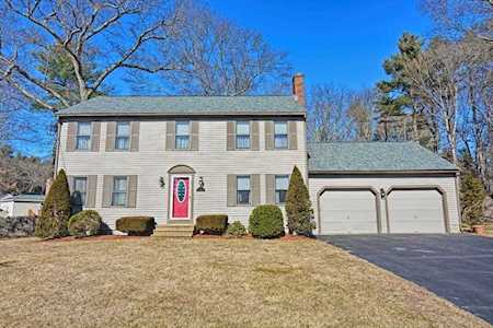 8 Hawthorne Drive Walpole, MA 02081