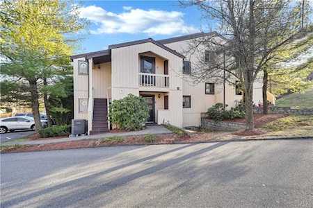 13 Overlook Commons Yorktown, NY 10598
