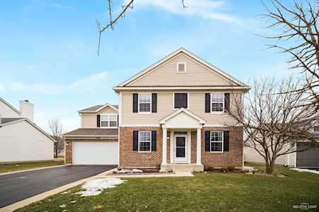 744 Versailles Parkway Oswego, IL 60543