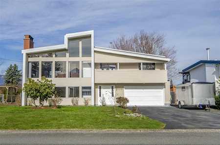 46201 Greenwood Drive Chilliwack, BC V2R 4C8