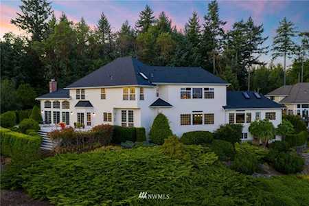 1053 Paha View Dr Fox Island, WA 98333