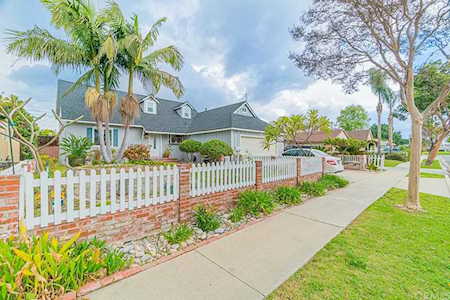 2415 Daneland Street Lakewood, CA 90712