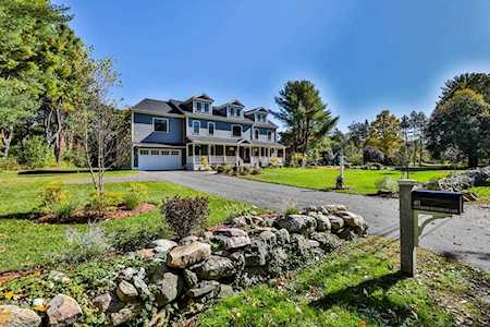 40 Governor Stoughton Ln Milton, MA 02186