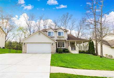 669 Plumtree Ln Fenton, MI 48430